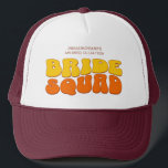 Gorra De Camionero Beach Bachelorette Party Novia Bridesmaid<br><div class="desc">Disfrute de su próxima fiesta de soltera con esta impresionante fiesta de soltera retro personalizada. Ya sea que esté celebrando un viaje en barca, unas vacaciones en chica o unas vacaciones con los mejores amigos, esta mercadería de personalizado groovy bachelorette es el lugar perfecto para su escapada inolvidable. Añade un...</div>
