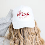 Gorra De Camionero Bebé Enamorado Cócteles Fin De Semana De Bachelore<br><div class="desc">Este diseño presenta un atrevido texto moderno con cócteles a mano y un tema de amor.</div>