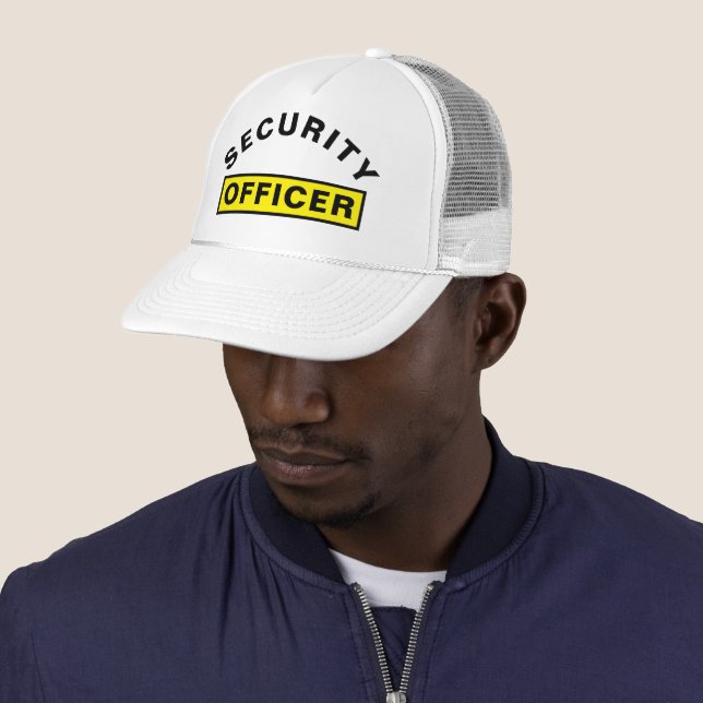 Gorra de camionero blanca con texto de OFICIAL DE  (In situ)
