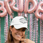 Gorra De Camionero Boda de novia Groom personalizado<br><div class="desc">Este diseño puede ser personalizado en el área proporcionada cambiando la foto y/o el texto. O puede personalizarse haciendo clic en Personalizar esta plantilla y, a continuación, eligiendo la opción de hacer clic en el personalizar y eliminando o cambiando el color del fondo, agregando texto, cambiando el color o estilo...</div>