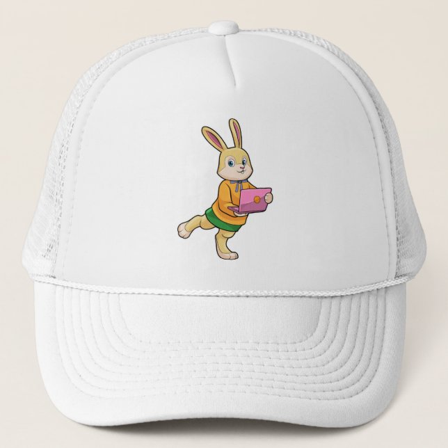 Gorra De Camionero Bunny como secretario con laptop (Anverso)