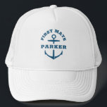 Gorra De Camionero Buque de la Marina de Ancla Náutica personalizado<br><div class="desc">gorra personalizado con un ancla náutica azul marino que lee FIRST MATE y su nombre personalizado. Excelente regalo para un viaje en bote,  su propio barco,  yate o tripulación de barco.</div>