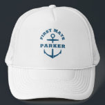 Gorra De Camionero Buque de la Marina de Ancla Náutica personalizado<br><div class="desc">gorra personalizado con un ancla náutica azul marino que lee FIRST MATE y su nombre personalizado. Excelente regalo para un viaje en bote,  su propio barco,  yate o tripulación de barco.</div>