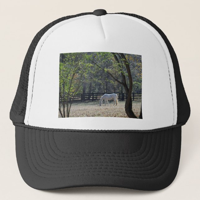Gorra De Camionero Caballo blanco en los árboles (Anverso)