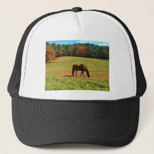Gorra De Camionero Caballo rojo marrón en los árboles de otoño