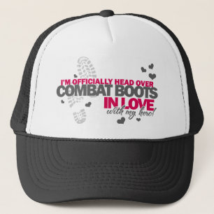 Gorra De Camionero Cabeza sobre botas de combate