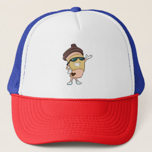 Gorra De Camionero Café con gafas de sol