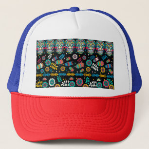 Gorra De Camionero Calaveras tribales de Boho: patrón colorido.