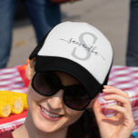 Gorra De Camionero Caligrafía de Iniciales de Monograma Minimalista<br><div class="desc">Este diseño puede ser personalizado en el área proporcionada cambiando la foto y/o el texto. O puede personalizarse haciendo clic en Personalizar esta plantilla y, a continuación, eligiendo la opción de hacer clic en el personalizar y eliminando o cambiando el color del fondo, agregando texto, cambiando el color o estilo...</div>
