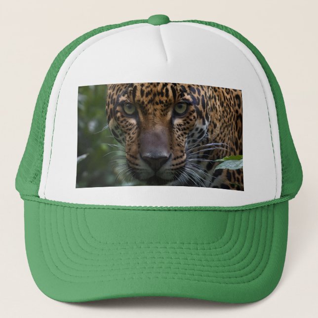 Gorra De Camionero "Cazador silencioso: El jaguar pisotea el bosque" (Anverso)