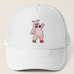 Gorra De Camionero Cerdo al cantar con micrófono