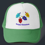 Gorra De Camionero Chanukah Dreidels<br><div class="desc">¡Un regalo feliz de Chanukah que ofrecía 4 dreidels con las letras hebreas que representan un gran milagro sucedió allí!</div>
