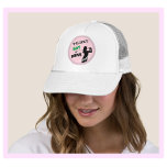 Gorra De Camionero Chica divertida de golf swing tiene nombre de empu<br><div class="desc">Esta chica de golf ciertamente merece un sombrero que cuente la historia: le encanta jugar y su "conducción" habla por sí misma. Divertido y único. Para ti o hace un regalo maravilloso. Cualquier pregunta sobre el diseño, solo envía un texto o un correo electrónico a charmdesignstudio@rcn.com y estaremos encantados de...</div>