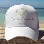 Gorra De Camionero Cóctel de playa Margarita Bachelorette<br><div class="desc">Margs & Matrimony retro bachelorette party fin de semana con bolsas de té con una refrescante paleta de color verde que aporta un toque de vibración tropical a su celebración. Perfecto regalo para sus niñas,  personalizar con cada nombre de invitados y comencemos con ese fiesta.</div>