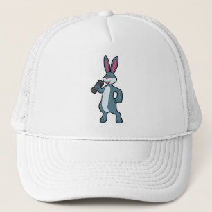 Gorra De Camionero Conejo en entrenamiento de fuerza con Dumbbell