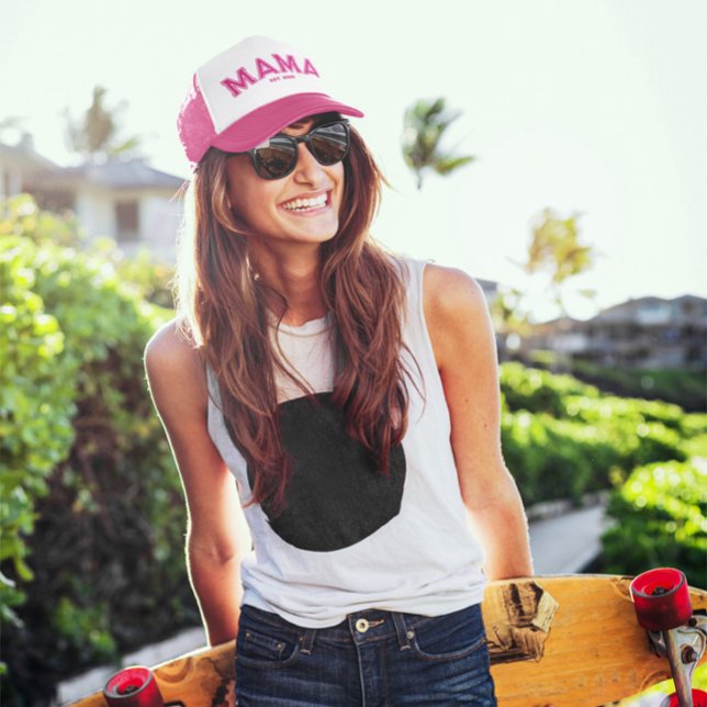Gorra De Camionero Contorno de estilo deportivo rosa caliente (Sporty Mama Hot Pink Trucker Hat)