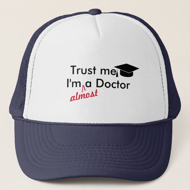 Gorra De Camionero Créeme, soy casi un Médica de Graduación Gradual. (Anverso)