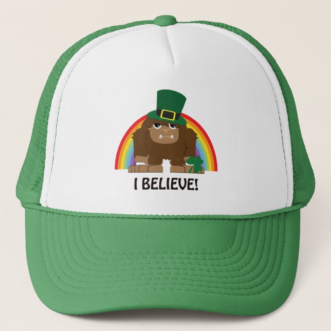 Gorra De Camionero ¡Creo! Bigfoot Leprechaun (Anverso)