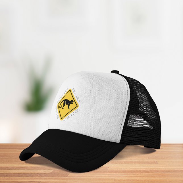 Gorra De Camionero Cruce de monos Pura Vida en Costa Rica (Costa Rica Pura Vida Monkey Crossing Trucker Hat)