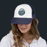Gorra De Camionero Cruise Alaska 2025<br><div class="desc">Un dinámico crucero familiar Alaska 2025 mantiene gorra para sus aventuras. Un placer para recordar tu viaje. negrita ilustró la naturaleza salvaje de Alaska y el emblema del transatlántico. Haz gorra para el viaje en crucero para toda la familia.</div>