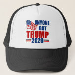 Gorra De Camionero Cualquiera menos Donald Trump 2020<br><div class="desc">Un gracioso regalo contra Trump para alguien en el movimiento de resistencia e impugnación que defenderá a Estados Unidos e igualdad de derechos para todos. Él no es mi presidente y nunca lo será.</div>