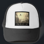 Gorra De Camionero Curso de Obstáculos Urbanos Parkour Sepia moderna<br><div class="desc">La impresión de un artista moderno de parkour que se practica en una calle urbana de tonos sepia.</div>