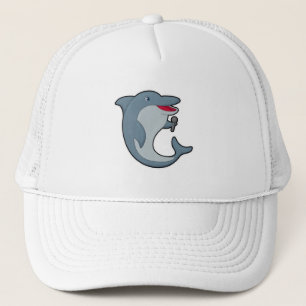 Gorra De Camionero Delfín cantando con micrófono