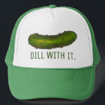 Gorra De Camionero Dill (Deal) Con It Green Funny Sour Deli Pickle<br><div class="desc">Cuenta con un ilustracion de marca original de un encurtido verde crujiente. ¿No ves lo que estás buscando? ¿Necesita ayuda con la personalización? Contacte con Rebecca para que tenga algo diseñado para usted.</div>