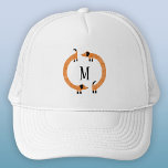 Gorra De Camionero Divertido Monograma de perros Dachshund Sausage<br><div class="desc">Un dachshund lindo y gracioso,  salchichas de perros o perritos de peluquería en movimiento perpetuo.
Personalizar cambiando o eliminando la inicial.</div>