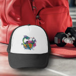Gorra De Camionero dragón de agua y koi<br><div class="desc">Un dragón de agua en púrpura y verde está con un pez koi naranja.</div>