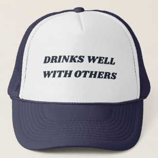 Gorra De Camionero Drinks Well With Others Funny Trucker Hat