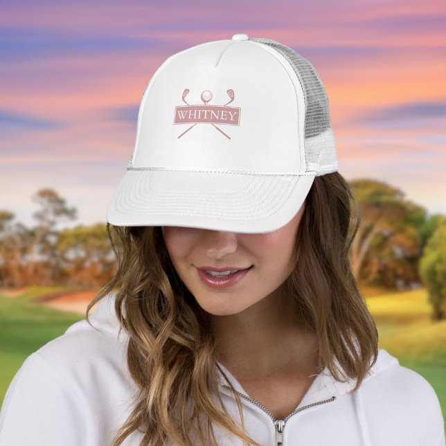 Gorra De Camionero Duste Rosa Nombre Personalizado Golf Ball Y Clubes (Dusty Rose Personalized Name Golf Ball And Clubs Trucker Hat)