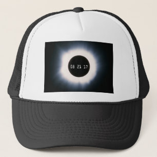 Gorra De Camionero Eclipse solar total en blanco y negro en agosto de