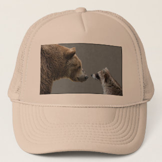 Gorra De Camionero El oso Grizzle resuelve el mapache
