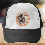 Gorra De Camionero El papá más rico jamás fue el Personalizado modern<br><div class="desc">Este diseño simple y moderno está compuesto por una tipografía serif y añade una foto personalizado.</div>