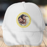 Gorra De Camionero El papá más rico jamás fue el Personalizado modern<br><div class="desc">Este diseño simple y moderno está compuesto por una tipografía serif y añade una foto personalizado.</div>