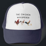 Gorra De Camionero El susurro de pollo<br><div class="desc">Funny tracker diseño gorra para los amantes del pollo y los granjeros con ilustracion de gallinas a la acuarela y una chica con un texto que dice "el susurrador de pollo"</div>