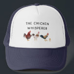 Gorra De Camionero El susurro de pollo<br><div class="desc">Funny tracker diseño gorra para los amantes del pollo y los granjeros con ilustracion de gallinas a la acuarela y una chica con un texto que dice "el susurrador de pollo"</div>