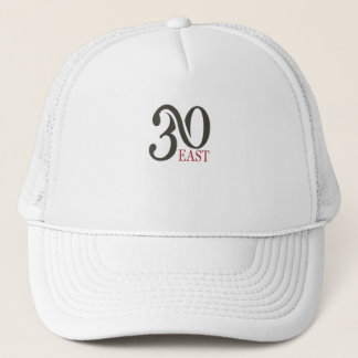Gorra De Camionero Elegante negro treinta con texto EAST en rojo