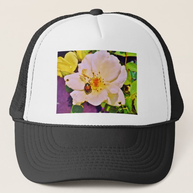 Gorra De Camionero Escarabajo japonés sobre rosa blanco (Anverso)