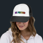 Gorra De Camionero Estar orgulloso del orgullo gay LGBT<br><div class="desc">Estar orgulloso: un mensaje positivo y edificante escrito en colores arcoiris.</div>