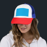 Gorra De Camionero Experimente la belleza de un cielo azul claro<br><div class="desc">Disfruta de una vista impresionante de un cielo azul claro mientras el avión se eleva a través de una atmósfera vibrante. Explore las maravillas de los viajes en avión en un día perfecto con nubes esponjosas.</div>
