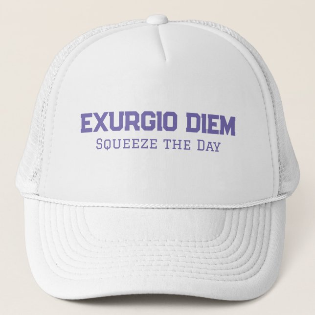 Gorra De Camionero Exurgio Diem Trucker Cap (Squeeze the Day) (Anverso)