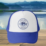 Gorra De Camionero Familia personalizado Viaje de pesca Blue Lake Bas<br><div class="desc">Personalizar familia de pescadores viajan a gorras antes de salir a pescar este verano. Un fresco diseño de pescador periwinkle y azul marino con un bajo de boca abierta y tu texto o apellido personalizado.</div>