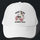 Gorra De Camionero Favoritos de la despedida de soltera de cráneo neg<br><div class="desc">La despedida de soltera de cráneo negro de novia o de morada favorece al gorra personalizado,  a las damas de honor regalos de fiesta de novias,  el tema de la fiesta de soltera gótica morena oscura favorece a los fiestas</div>