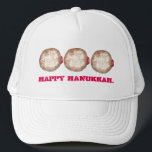 Gorra De Camionero Feliz Hanukkah Chanukah Jelly Donut Doughnut<br><div class="desc">Cuenta con un ilustracion original de un donut de gelatina con azúcar en polvo. ¡Perfecto para Hanukkah! Este ilustracion Chanukah también está disponible en otros productos. ¿No ves lo que estás buscando? ¿Necesita ayuda con la personalización? Contacte con Rebecca para que tenga algo diseñado para usted.</div>