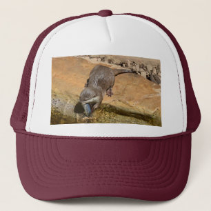 Gorra De Camionero **"Festín Pondside: Un Otter y su atracción"**