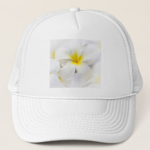 Gorra De Camionero Flores florales del Plumeria del Frangipani blanco