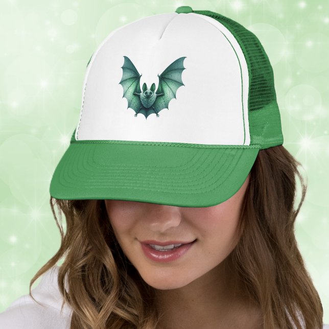 Gorra De Camionero Flying Green Bat Furry Body Wings Spread (Spooky green bat furry body wings spread in flight on ball cap hat.)