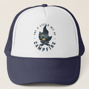 Gorra De Camionero Fogata de camping de Guay bajo las montañas Stars
